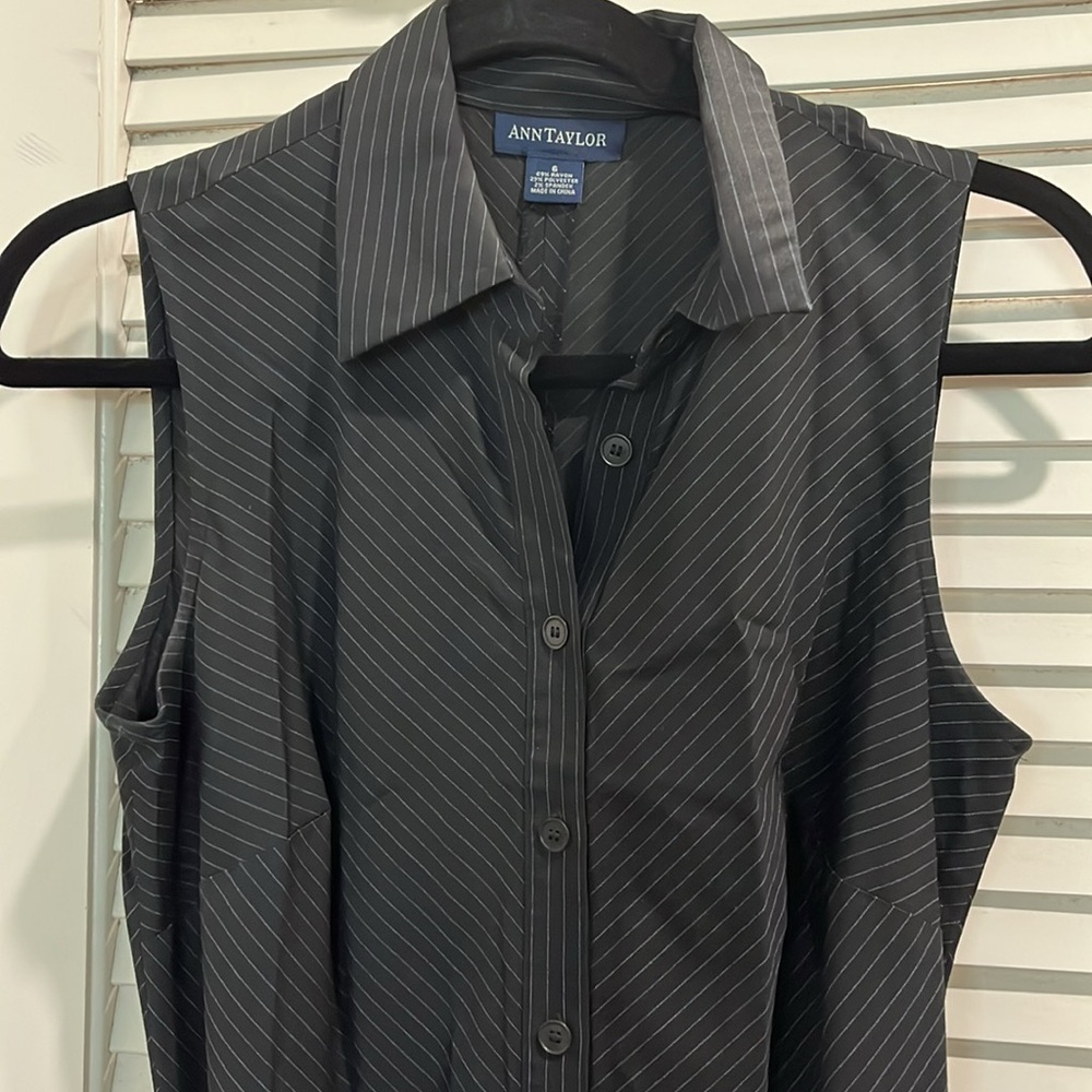 Ann Taylor black & blue pinstripe sleeveless collared & belted button down dress